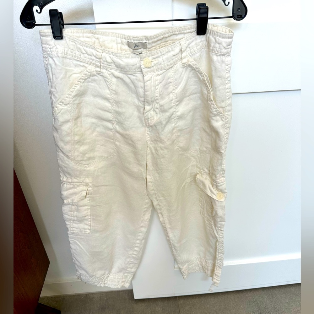Joie Linen Capri Cargo Pants in White in Size 4.